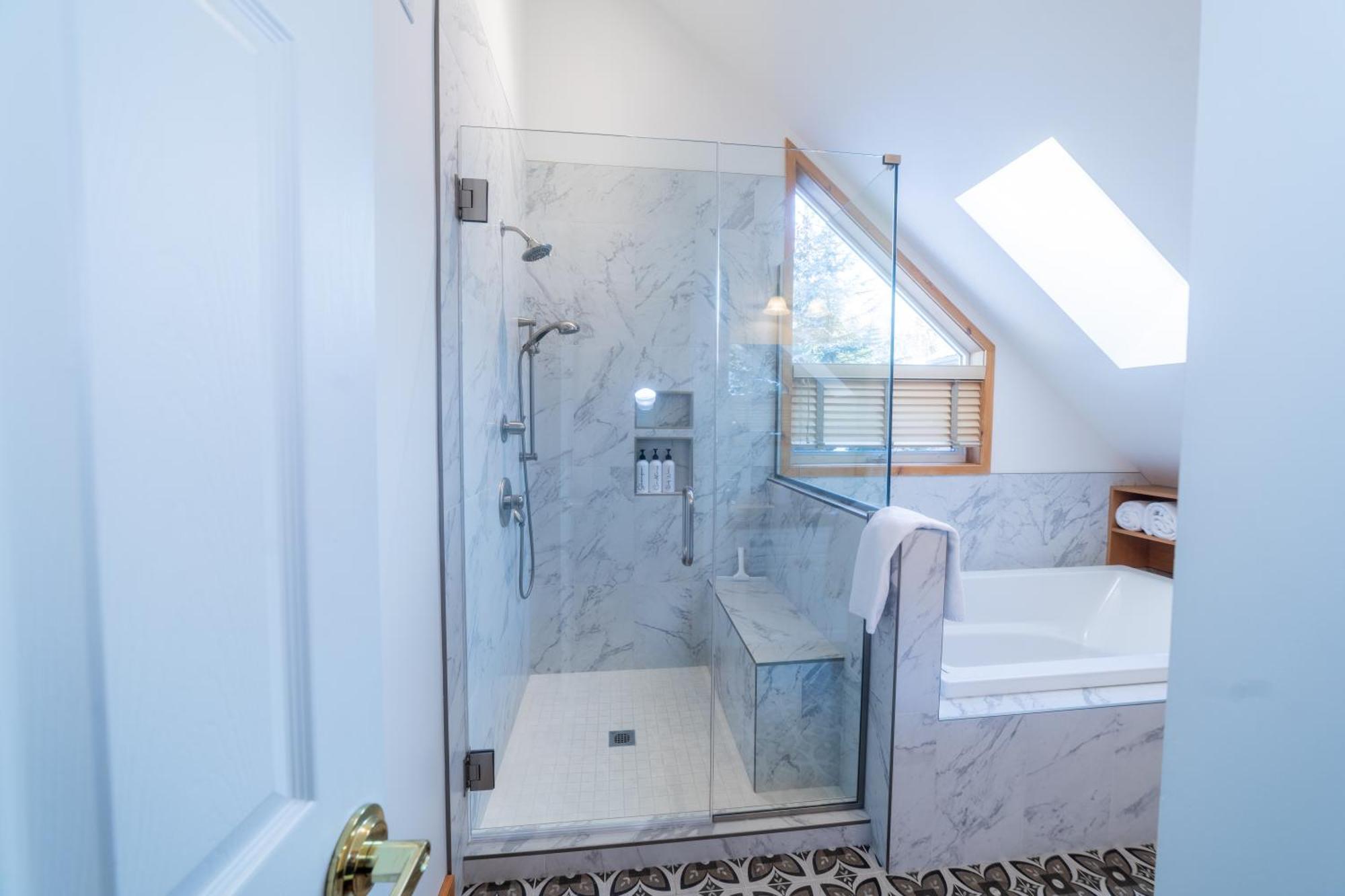 Beaujolais Boutique B&B At Thea'S House Banff Pokoj fotografie